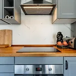 Enchanting And Centric Flat - 아파트 *