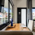Enchanting And Centric Flat - 아파트 *