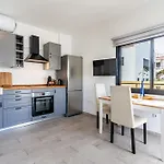 Enchanting And Centric Flat - 아파트 *