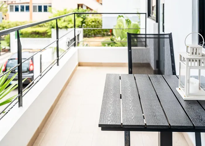 아파트 Enchanting And Centric Flat - *